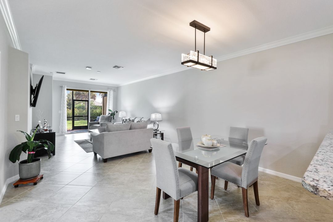 2028 Wellington St, Naples, FL 34120