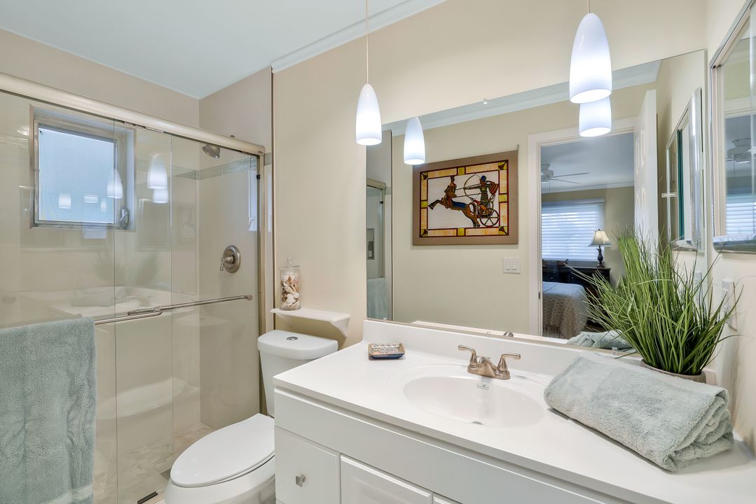 9 Hackney Ln, Naples, FL 34112