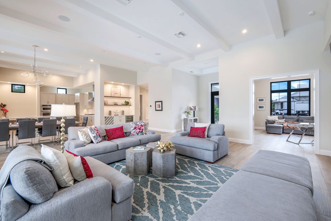 16724 Enclave Cir, Naples, FL 34110