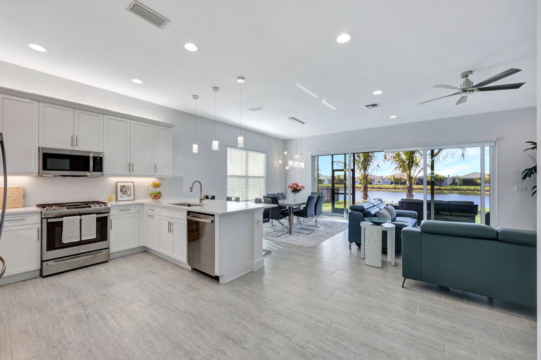 12418 Dahlia Ct, Naples, FL 34120