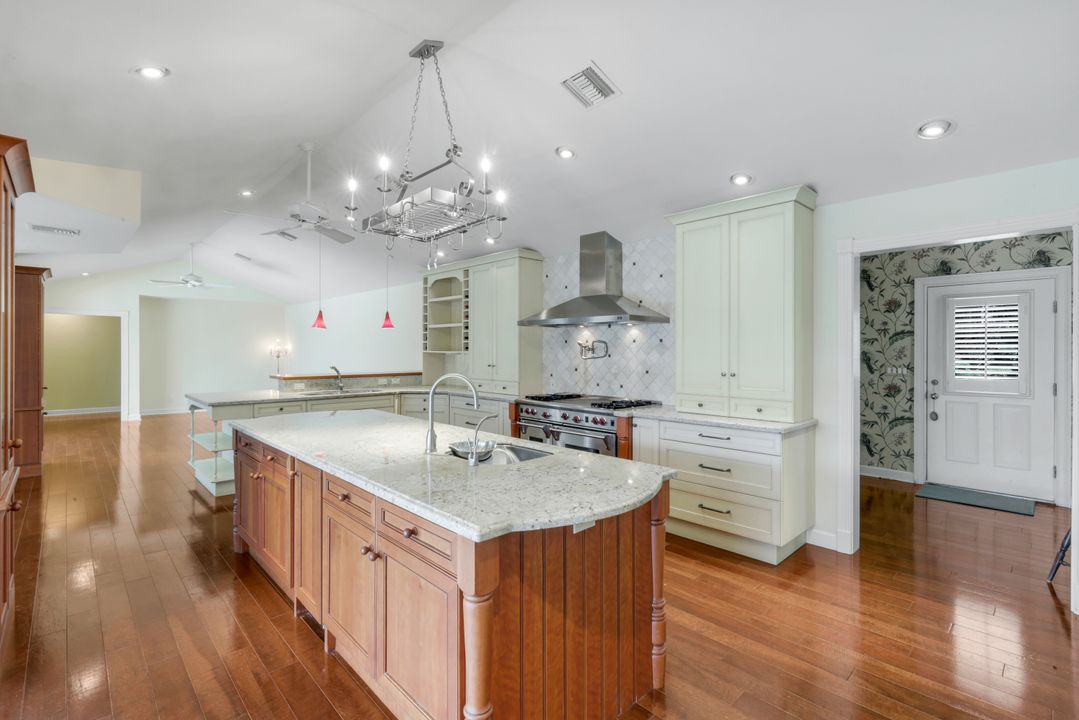 675 Murex Dr, Naples, FL 34102