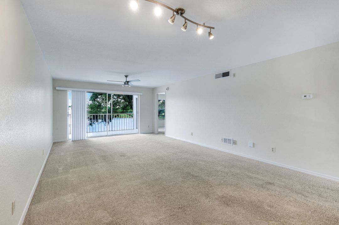 9850 Victoria Ln #205, Naples, FL 34109