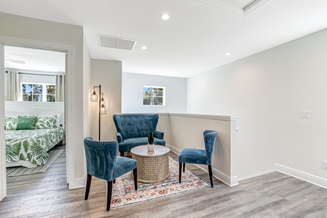 2955 Pine Tree Dr, Naples, FL 34112