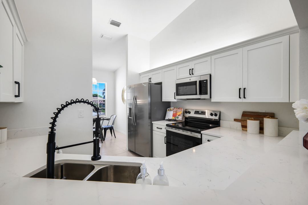 2390 Piccadilly Circus #202, Naples, FL 34112