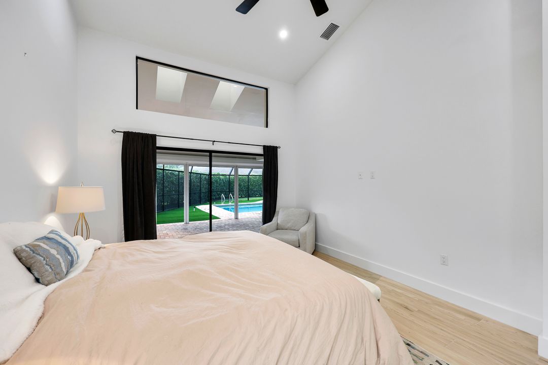 806 Knoll Wood Ct, Naples, FL 34108