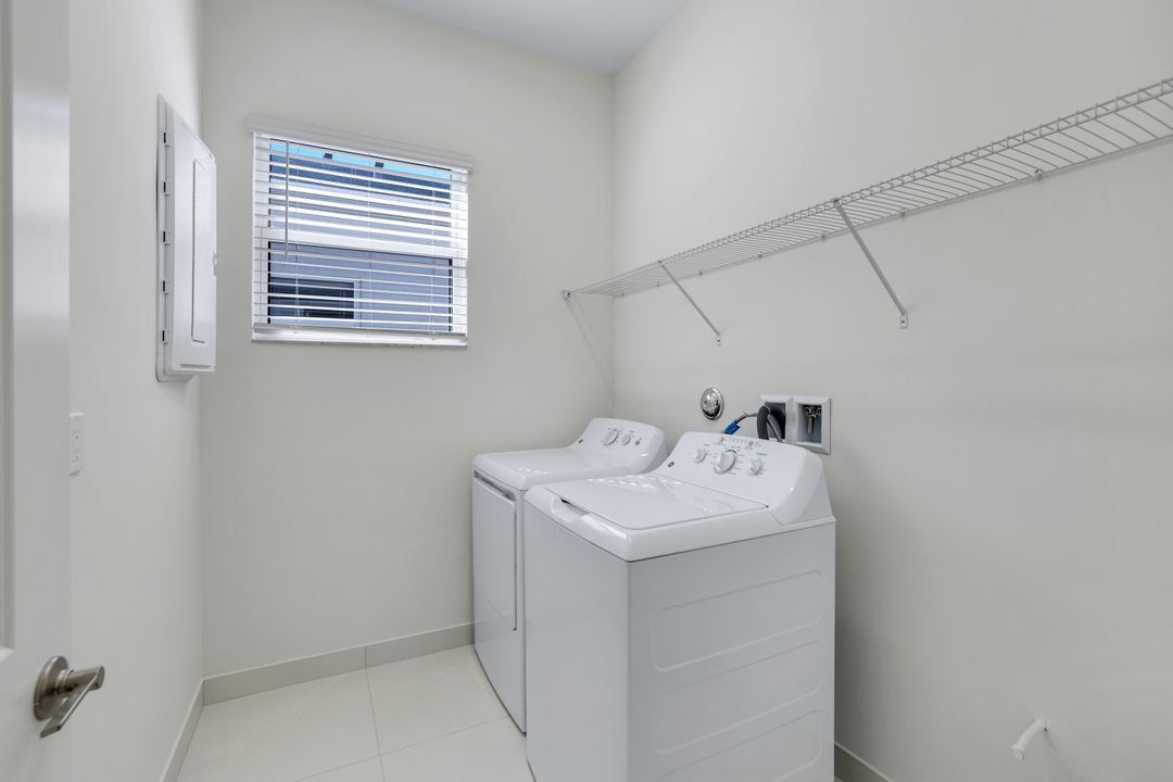 2687 Ridgecrest Pl, Naples, FL 34112