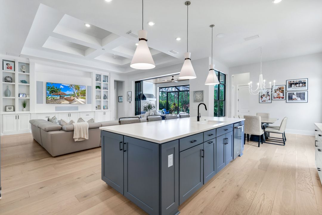 16221 Verilyn Cir, Naples, FL 34110