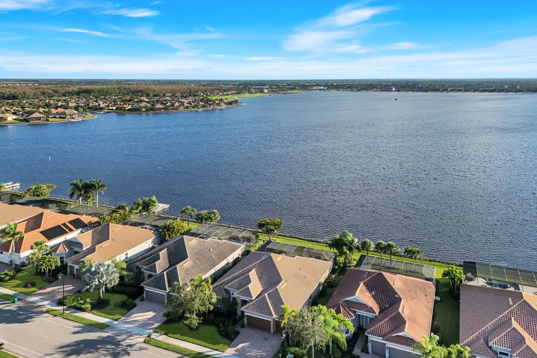 9305 Quarry Dr, Naples, FL 34120