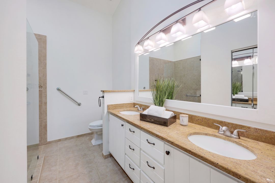 430 Cypress Way E, Naples, FL 34110