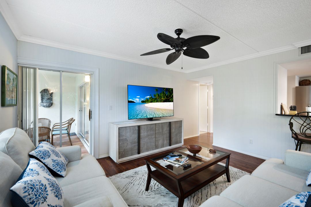 520 Club Side Dr #4, Naples, FL 34110