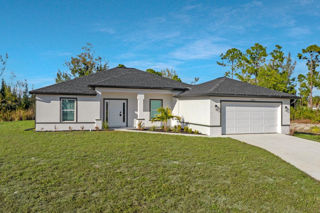 2303 NE 39th St, Cape Coral, FL 33909