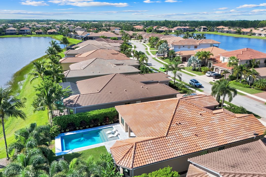 2704 Crystal Way, Naples, FL 34119