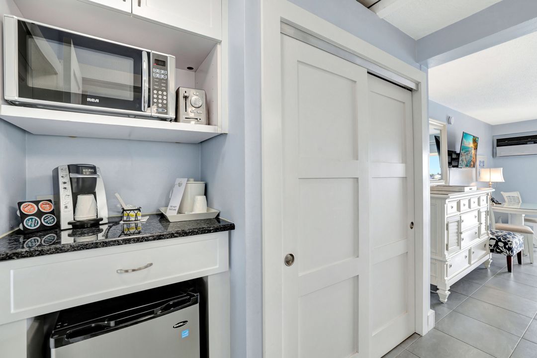 900 Broad Ave S #320, Naples, FL 34102