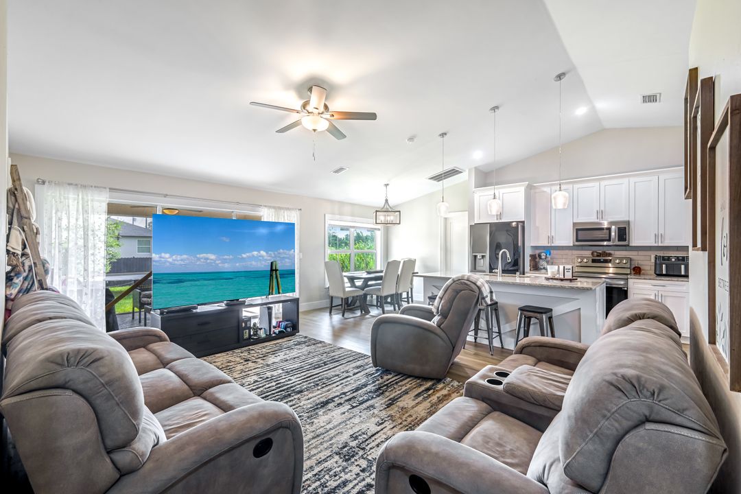 2806 22nd St W, Lehigh Acres, FL 33971