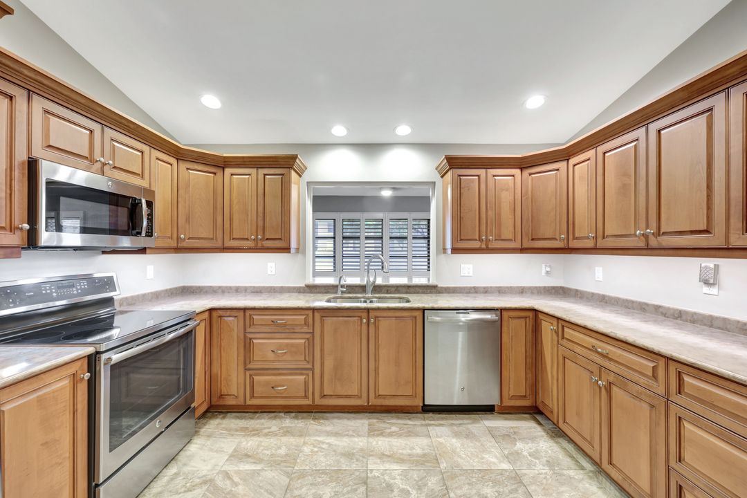 1204 S Brandywine Cir, Fort Myers, FL 33919