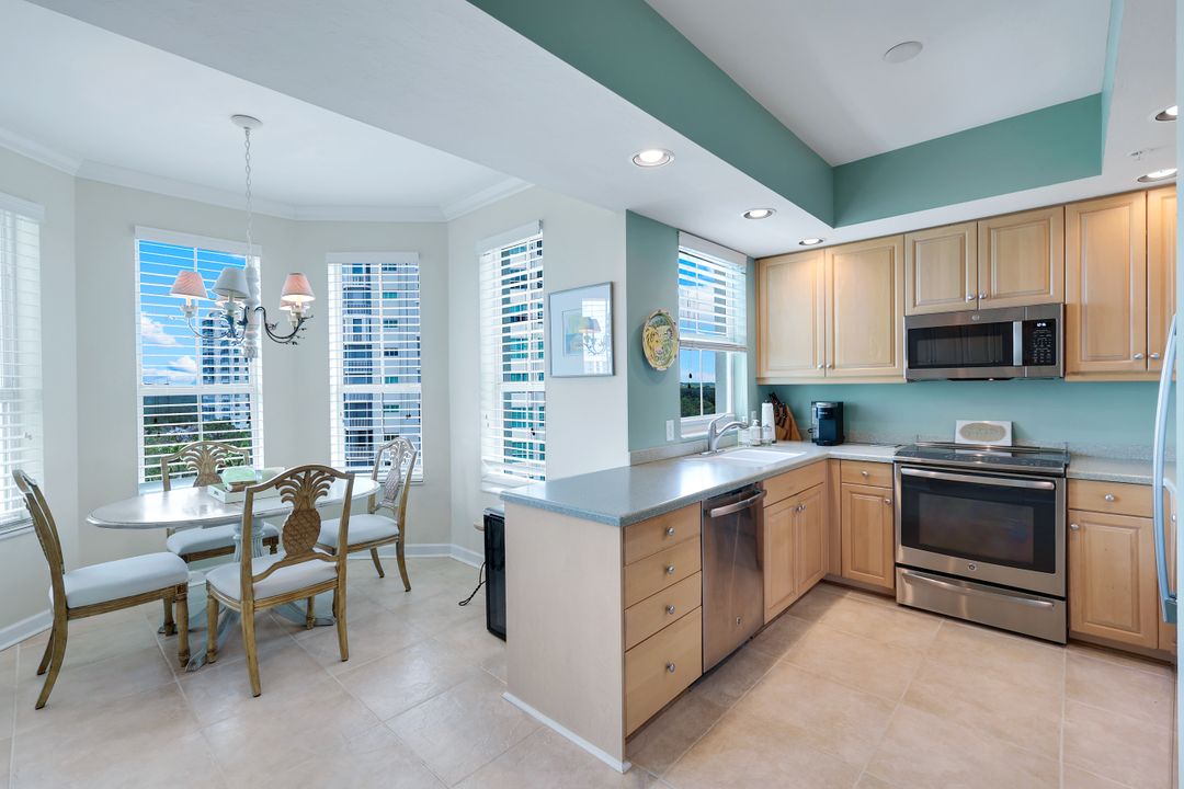 315 Dunes Blvd #707, Naples, FL 34110