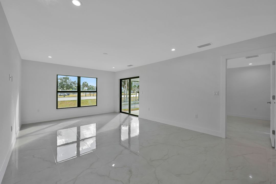 125 Holland St, North Fort Myers, FL 33917