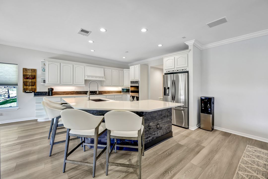 8146 Las Palmas Way, Naples, FL 34109