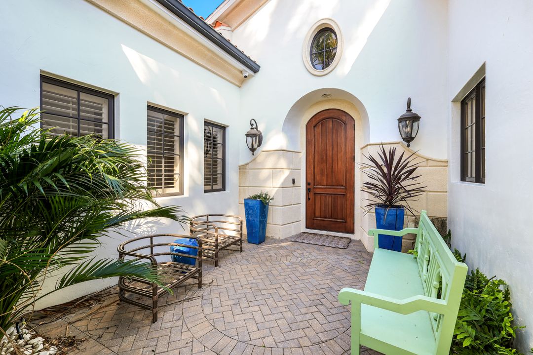 2904 Tiburon Blvd E, Naples, FL 34109