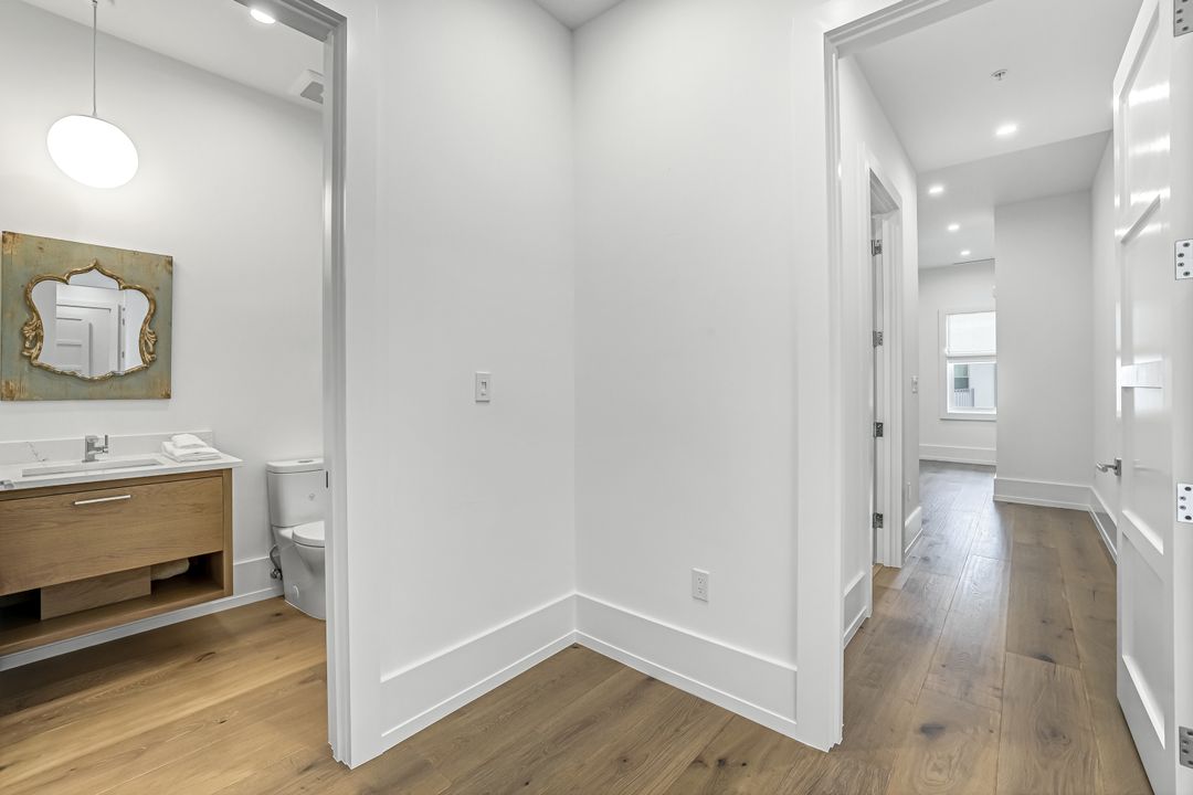 201 8th St S #308, Naples, FL 34102