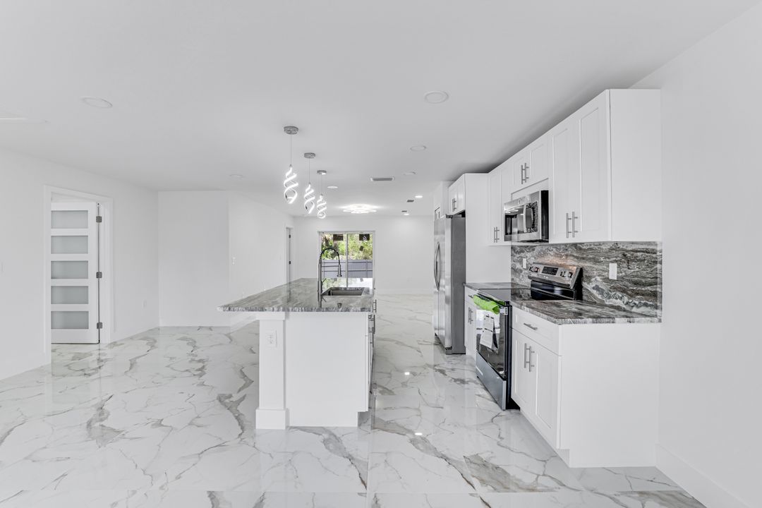 3020 1st St W, Lehigh Acres, FL 33971