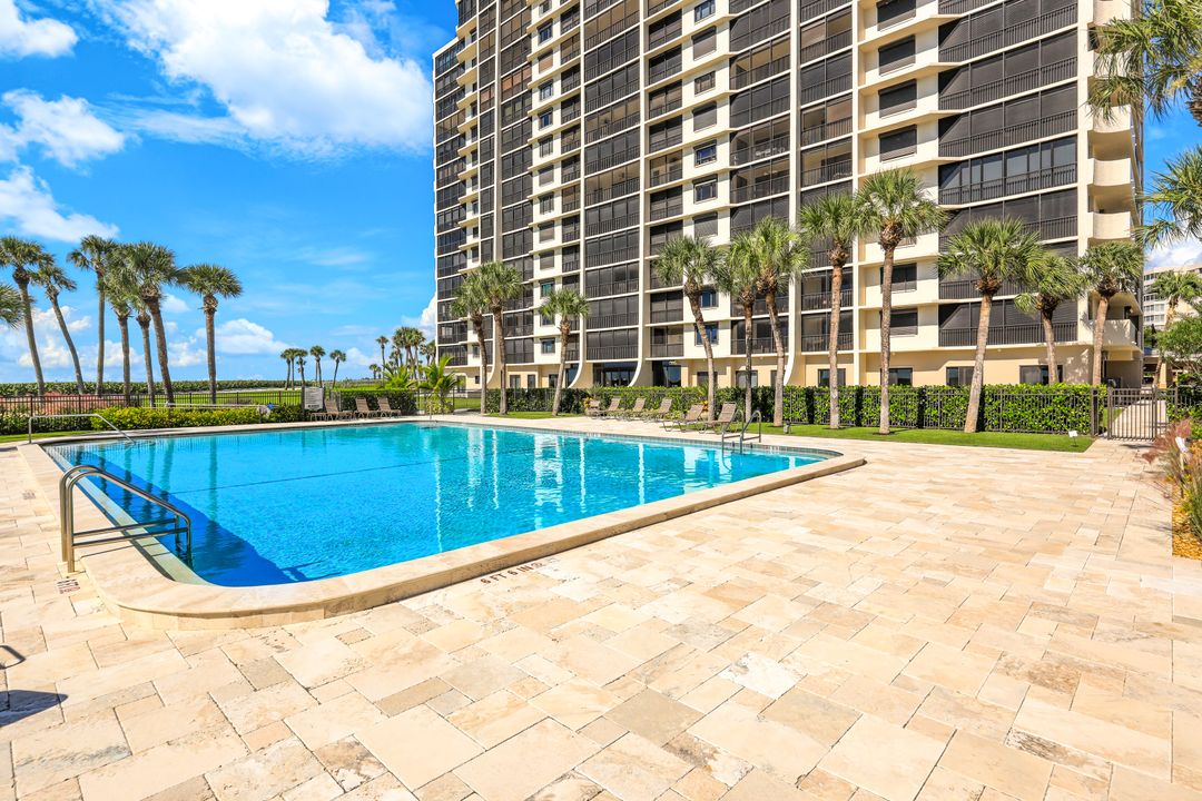 10951 Gulf Shore Dr #1202, Naples, FL 34108