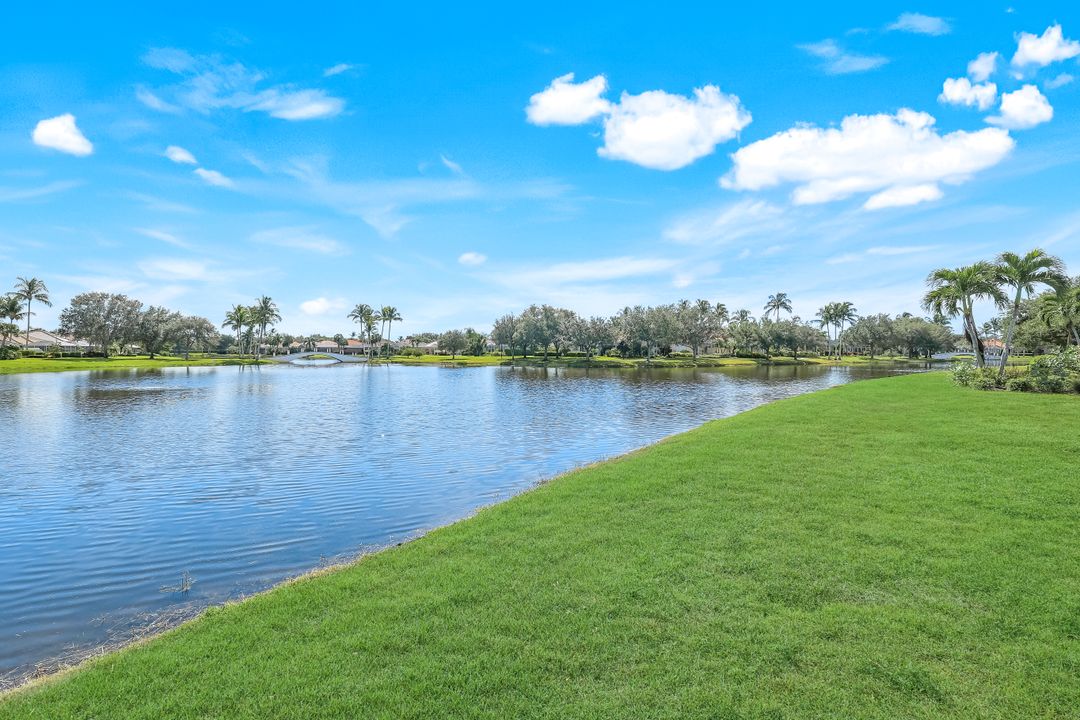 4338 Queen Elizabeth Way, Naples, FL 34119