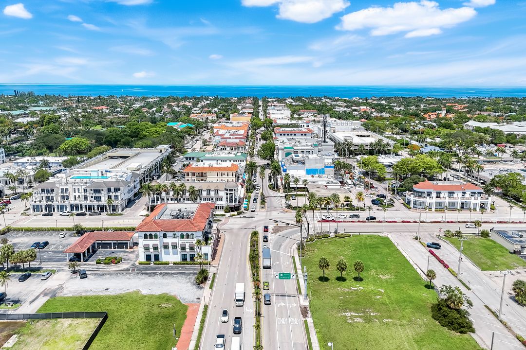 875 6th Ave S #303, Naples, FL 34102
