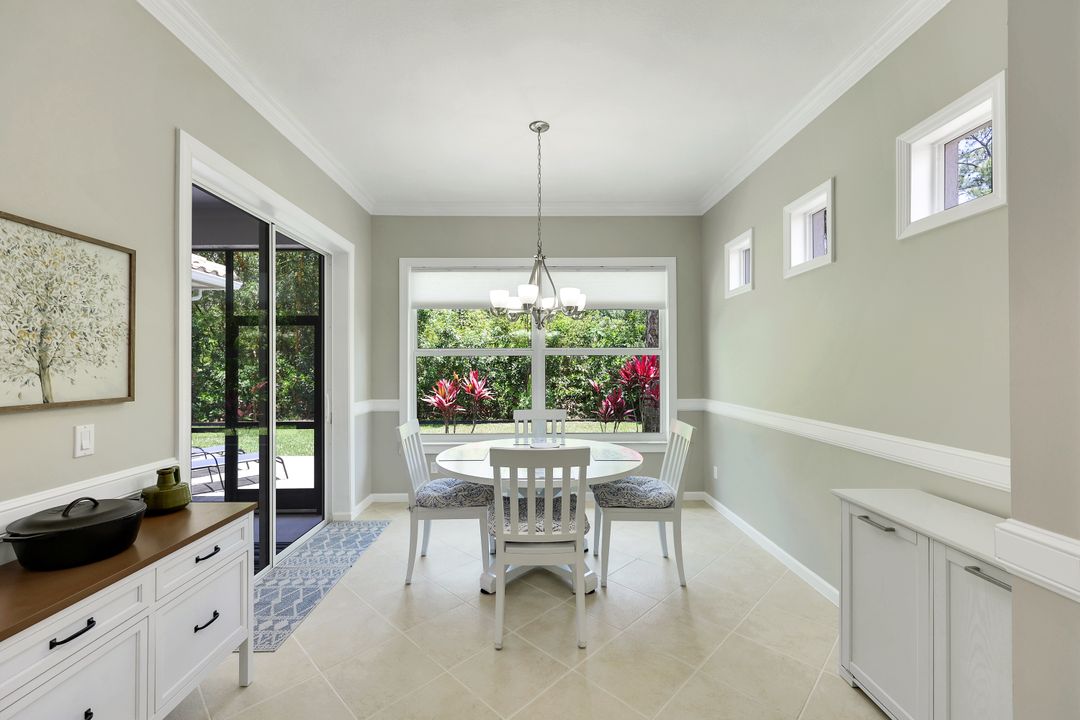 16221 Parque Ln, Naples, FL 34110