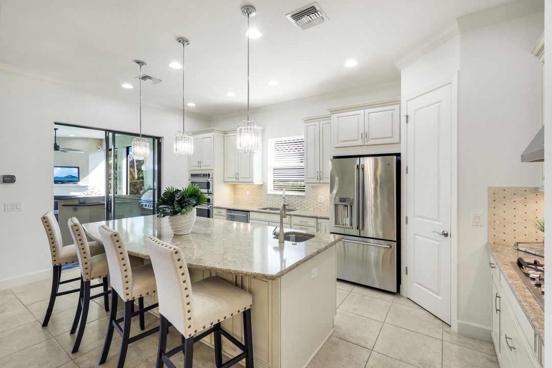 9539 Campanile Cir, Naples, FL 34114