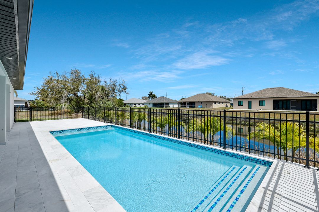 909 SW 11th Ct, Cape Coral, FL 33991