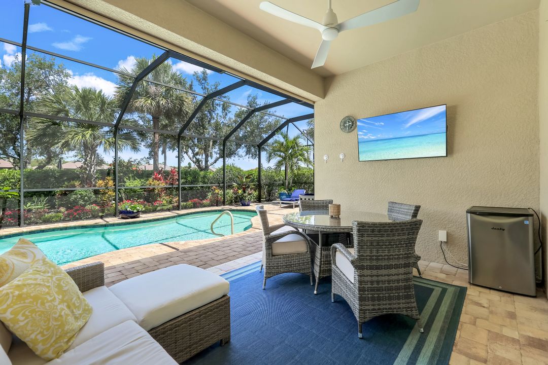 9578 Coquina Cir, Naples, FL 34120