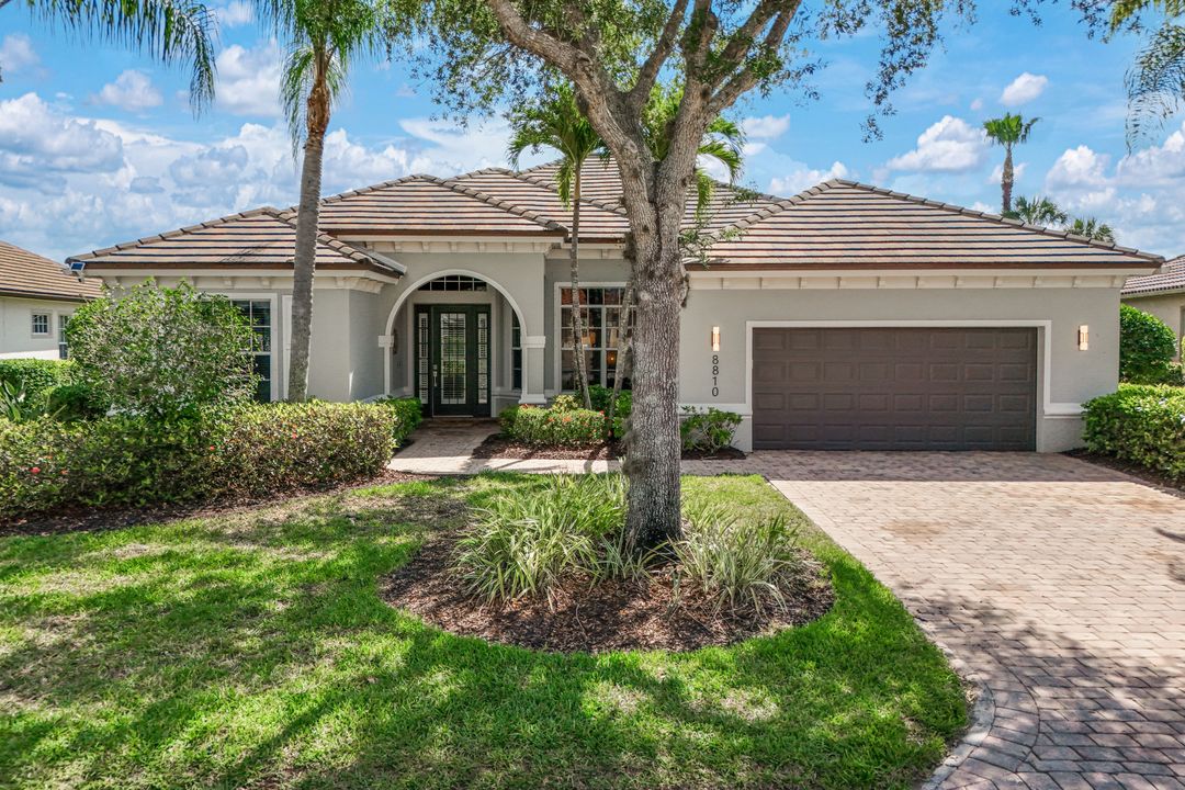8810 Spinner Cove Ln, Naples, FL 34120