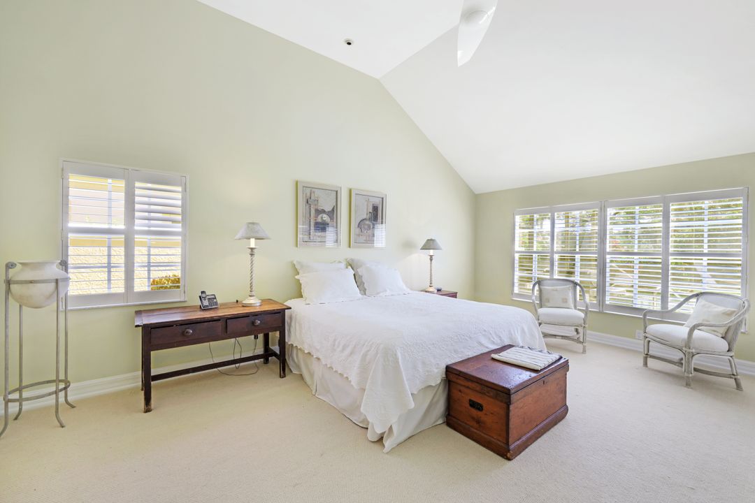 382 Carlton Pl, Naples, FL 34108