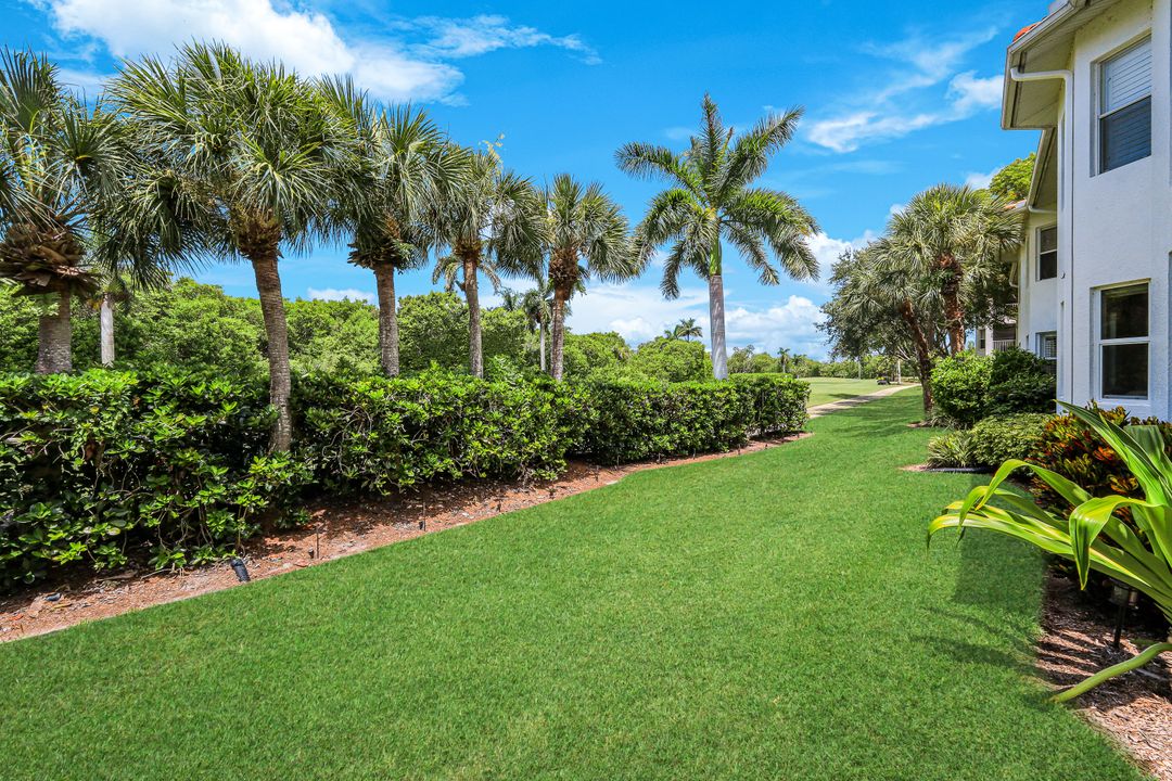4700 Yacht Harbor Dr #611, Naples, FL 34112