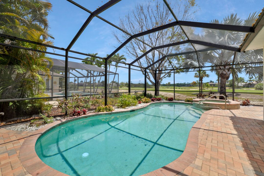 4923 Cerromar Dr, Naples, FL 34112