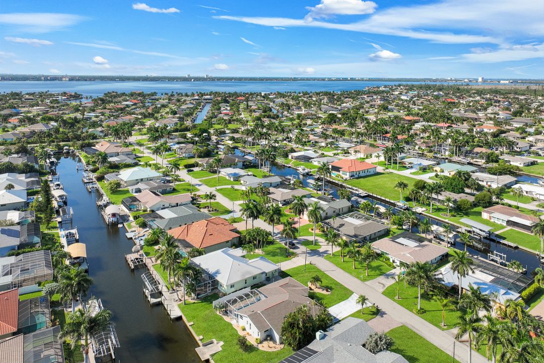 5231 Skylark Ct, Cape Coral, FL 33904