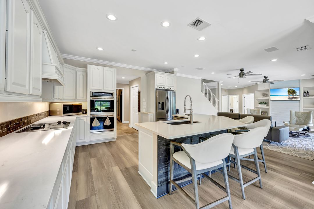 8146 Las Palmas Way, Naples, FL 34109