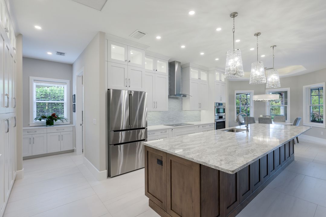 451 Saddlebrook Ln, Naples, FL 34110