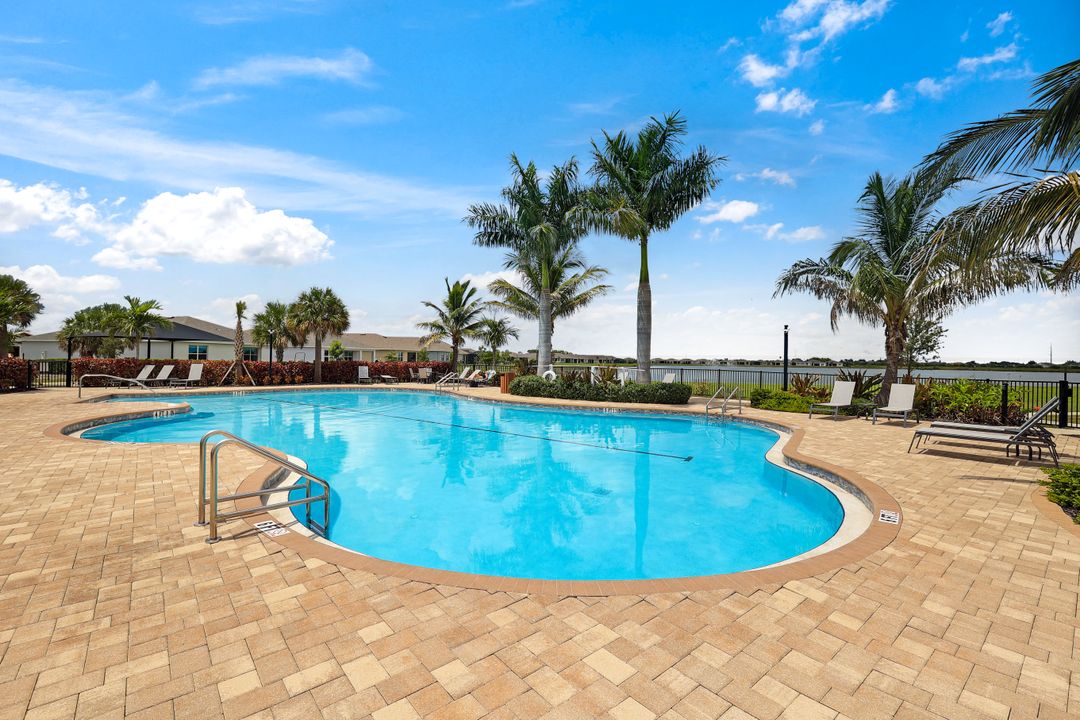 421 Coral Reef Pl, Cape Coral, FL 33993