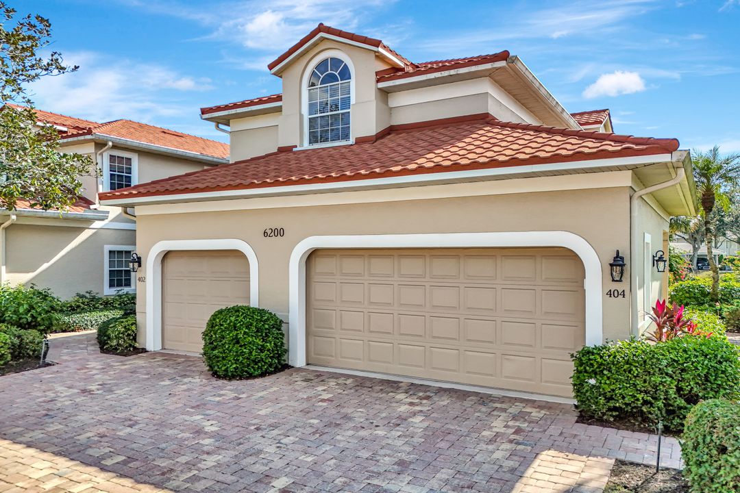 6200 Reserve Cir #404, Naples, FL 34119
