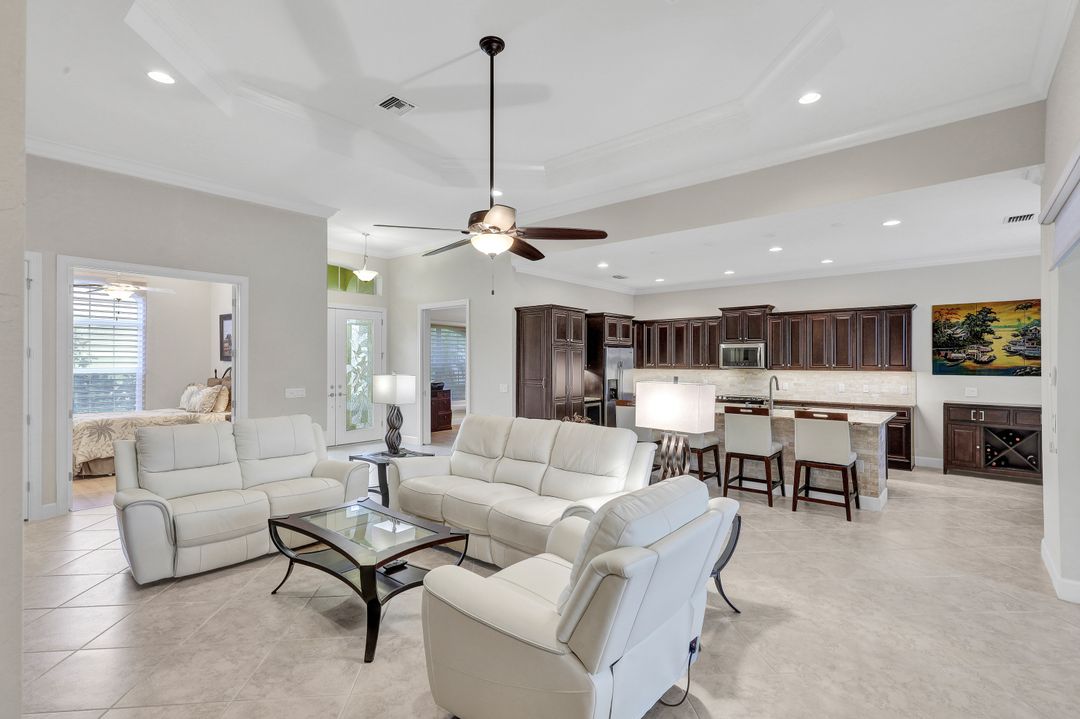 9111 Graphite Cir, Naples, FL 34120