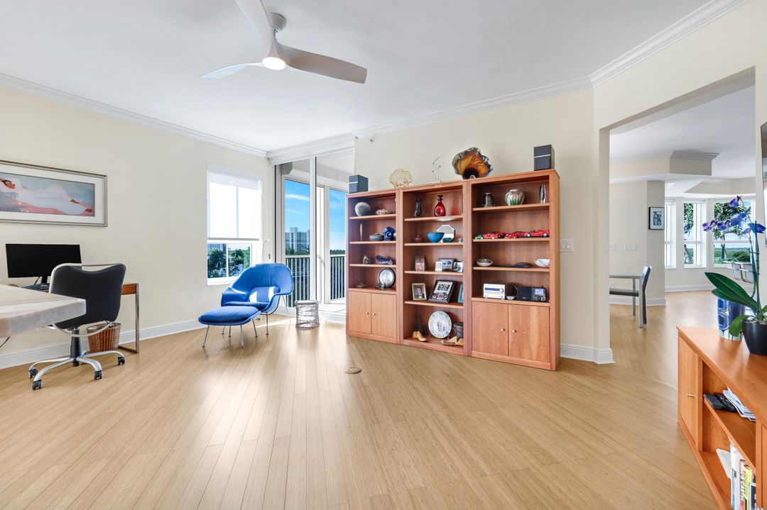 285 Grande Way #401, Naples, FL 34110