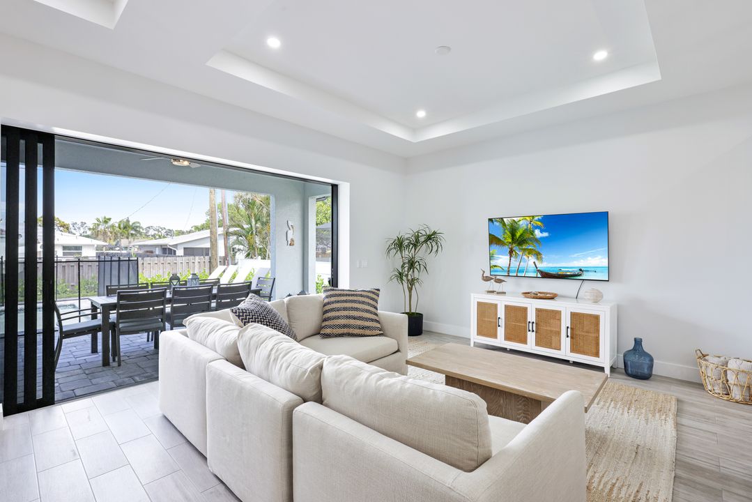 27 2nd St, Bonita Springs, FL 34134