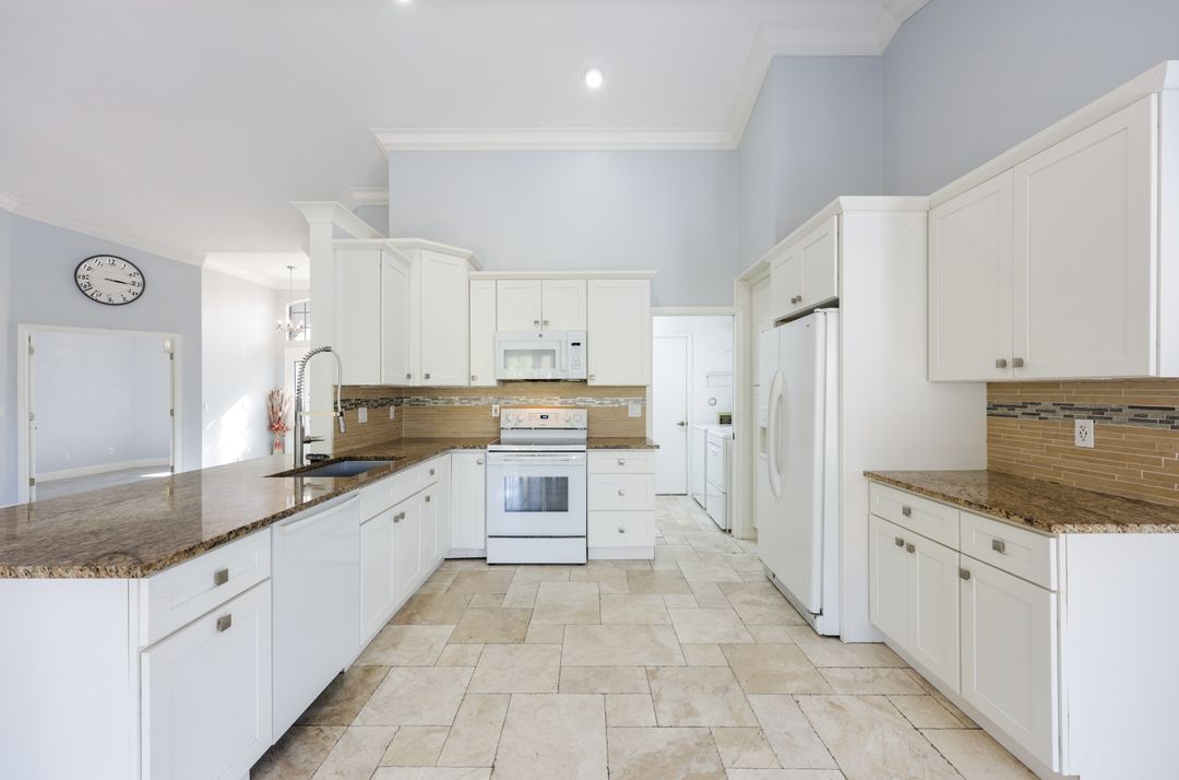 658 Lambton Ln, Naples, FL 34104