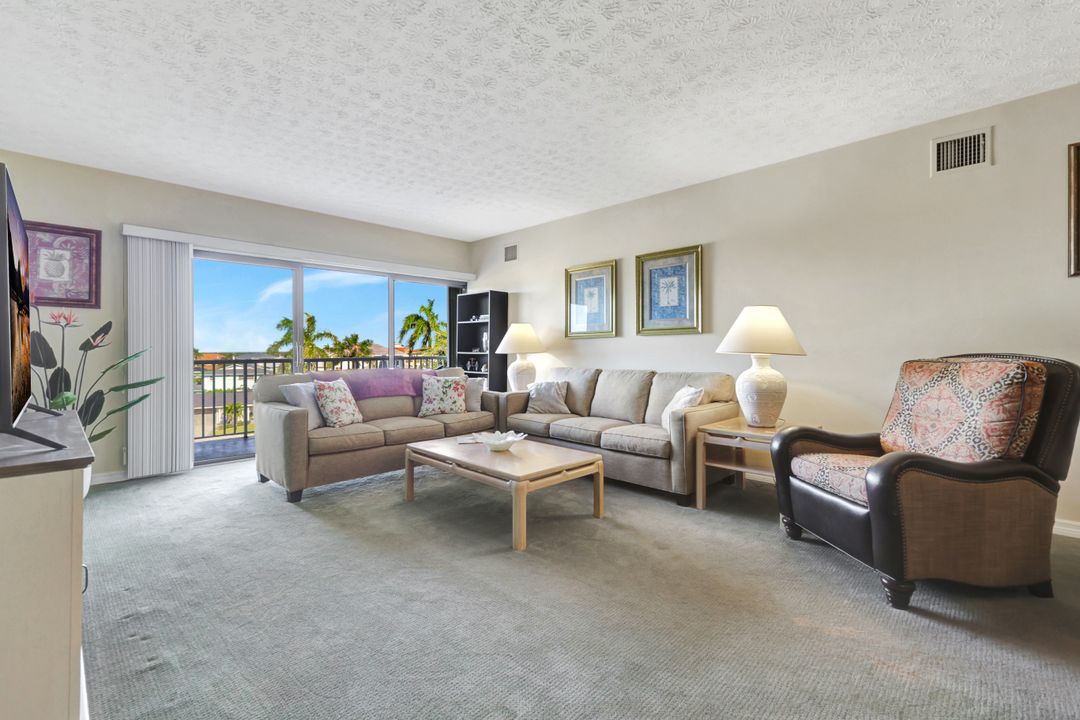 60 W Pelican St #401, Naples, FL 34113