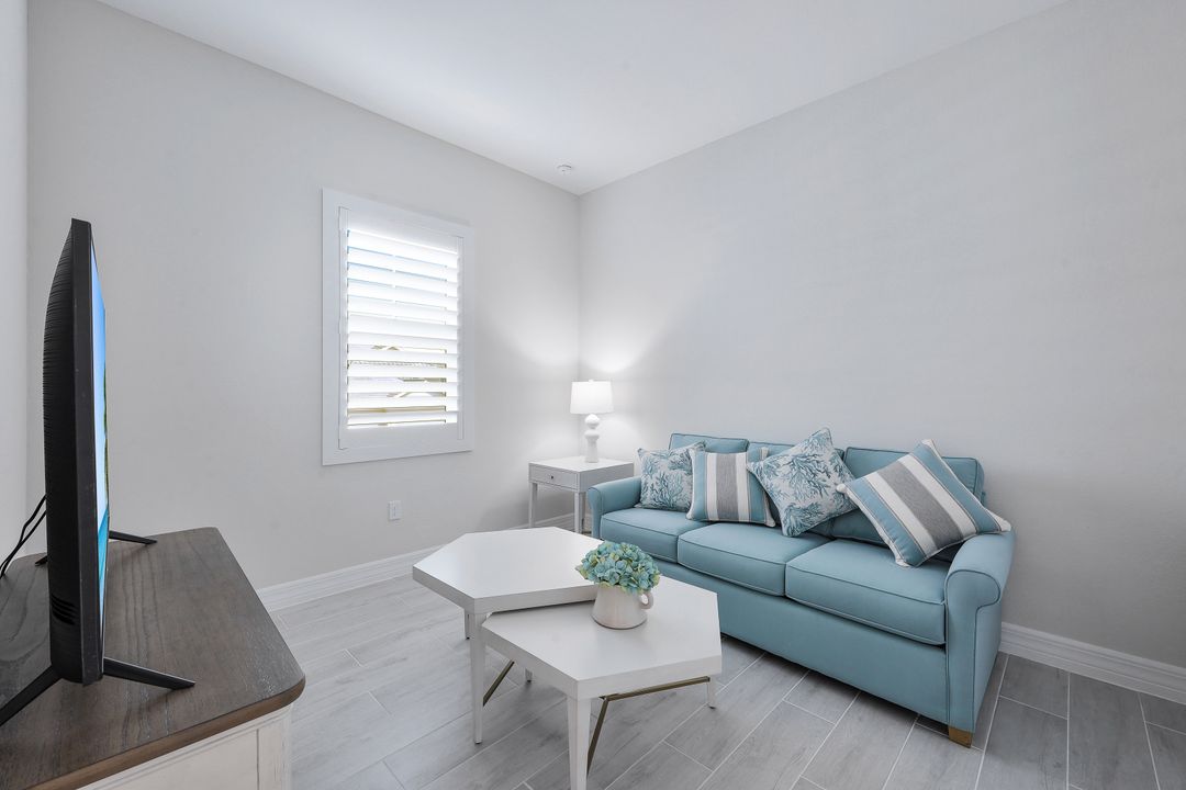 250 Indies Dr E  #202, Naples, FL 34114