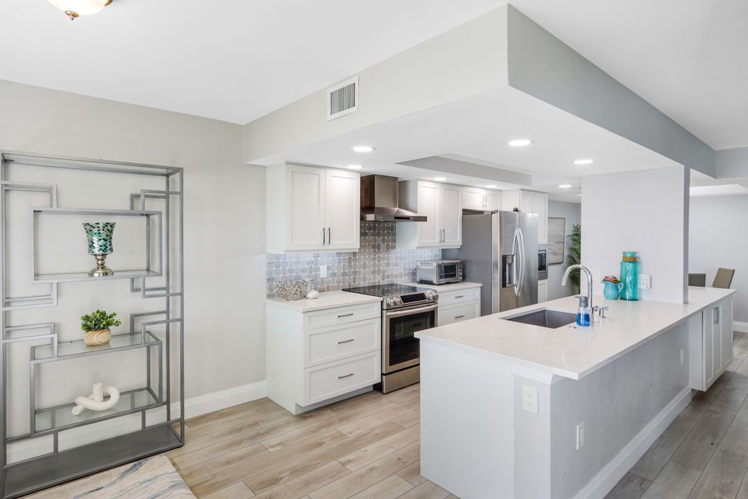 10951 Gulf Shore Dr #1202, Naples, FL 34108