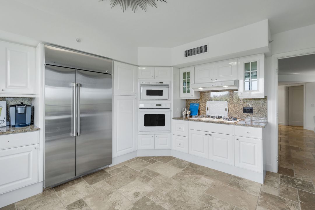 6597 Nicholas Blvd #306, Naples, FL 34108