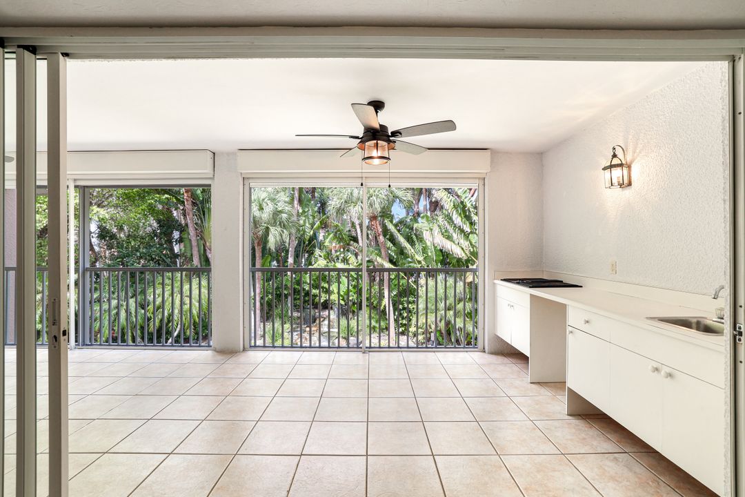 2055 Cascades Dr #4, Naples, FL 34112